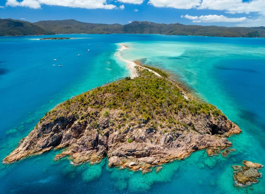 Whitsundays Sailing & Snorkelling Day Tour – All Inclusive - The sailing out to Langford: when to watch the deck, not your phone