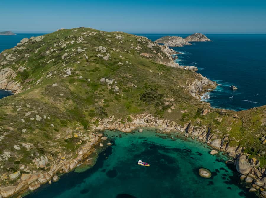 Wilsons Promontory: Afternoon Wilderness Cruise - Mount Oberon and Norman Beach: prehistoric boulders meet white quartz sand