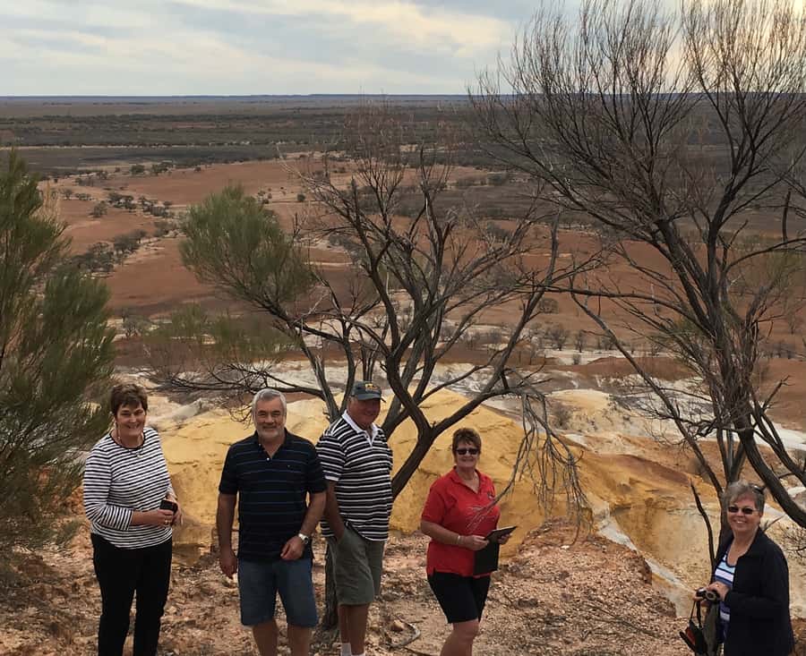Winton: Dinosaur Stampede 3/4 Day Tour - Winton Mesa Country, Then the Dinosaur Stampede at Lark Quarry