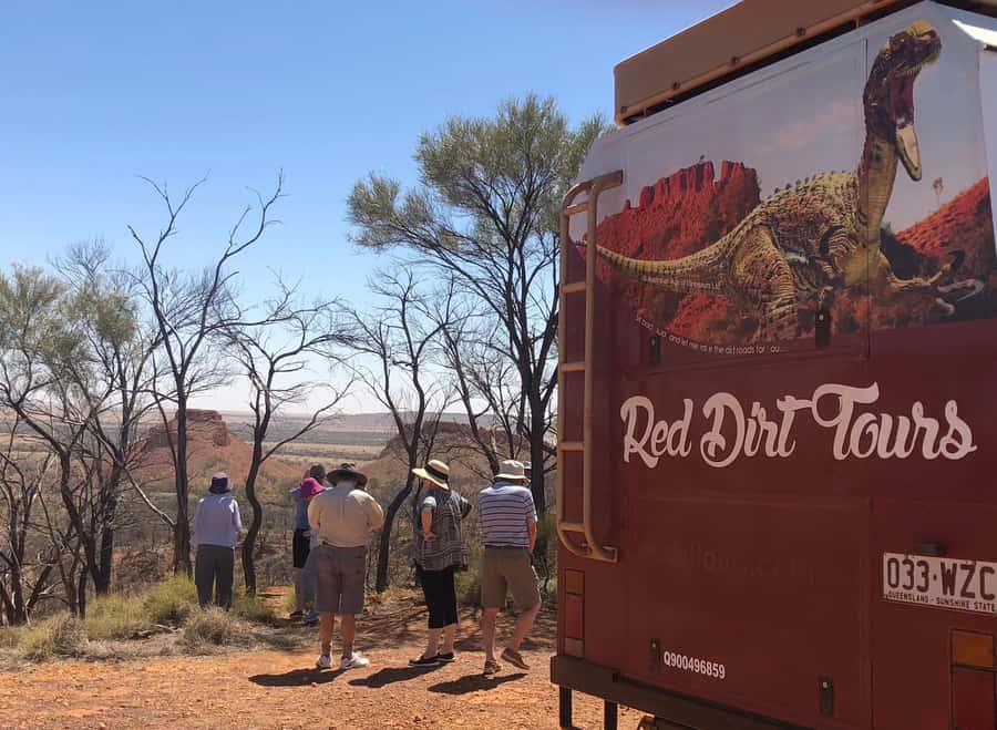 Winton: Dinosaur Stampede 3/4 Day Tour - The Pickup Experience Starts Easy in Winton