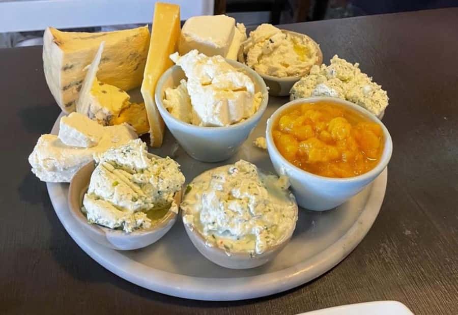 Yarra Valley Foodies Tour with Chandon and Kangaroo Safari! - Federation Square to Yarra Valley: The Late-Start Advantage