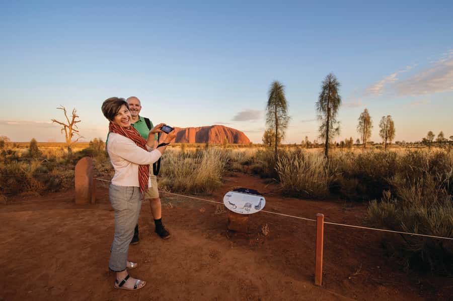Yulara: Uluru Sunrise and Kata Tjuta Day Trip by Bus - Uluru Sunrise Viewpoint: Tea, Time, and First Light